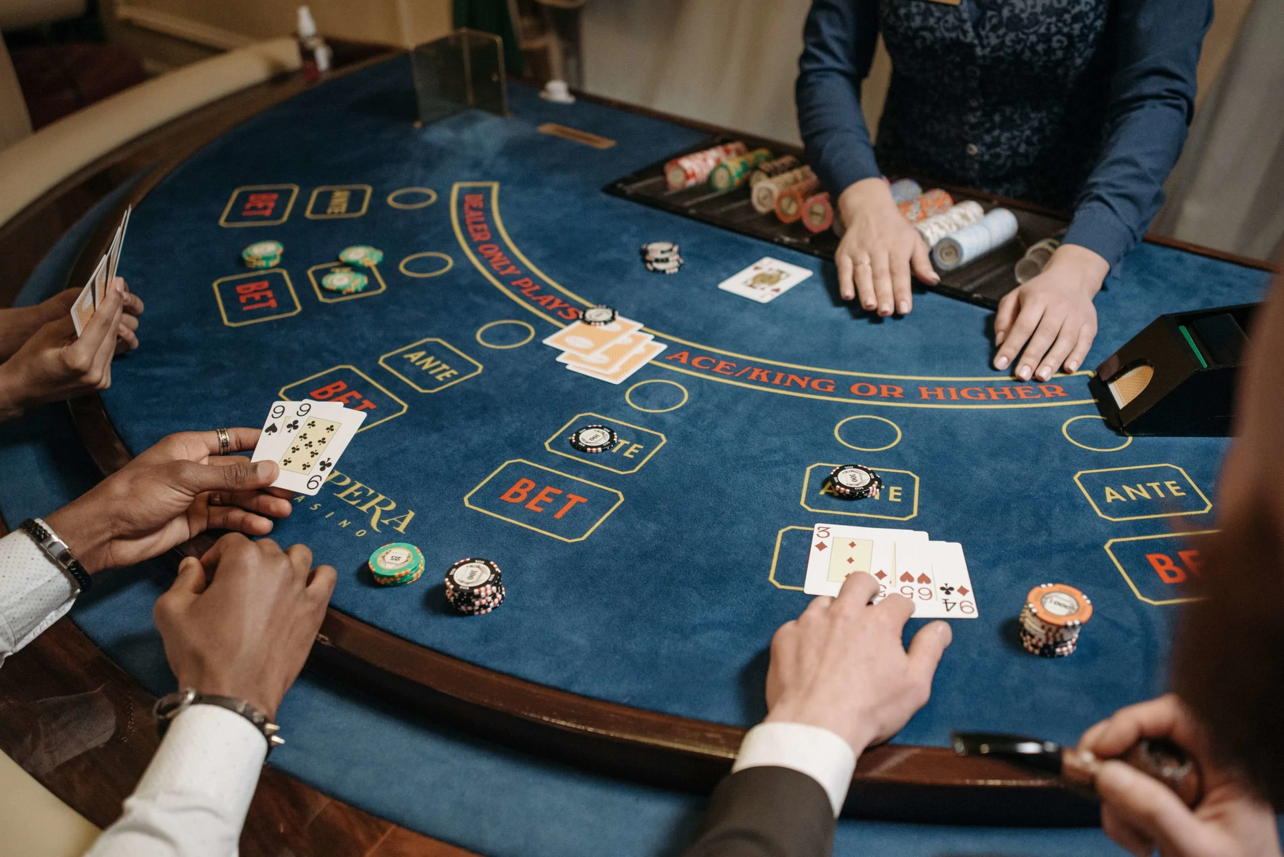 how to play baccarat